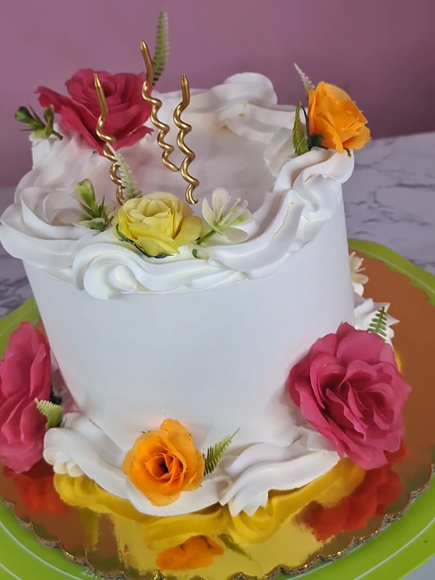 Decorando el 2do pastel para mi suegra #pastelescreativos #cakedecorating #viralcake #parati #pastelesenchantilly 