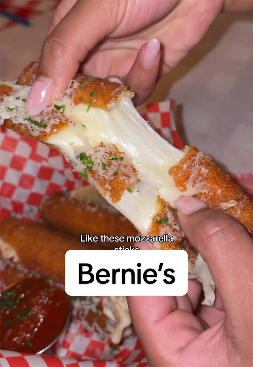 Trying @Kaitlyn Lavery ‘s most visited restaurant in NYC  📍Bernie’s - 332 Driggs Ave, Brooklyn, NY 11222 #nyceats #nycfood #nycrestaurants #greenpoint #americanfood 