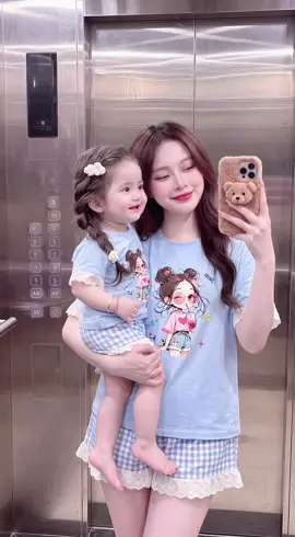 Mẹ và bé diện đồ đôi là đáng yêu xỉu luôn 💙 Áo thun xanh pastel in hình cute, phối quần caro nhẹ nhàng, mặc lên vừa mát vừa năng động. Đi chơi, đi dạo phố hay mặc ở nhà đều xinh hết nấc. Inbox shop để chọn size cho mẹ và bé nha ✨ #setdoimebe #doboimevabe #aothunmebe #outfitmebe #thoitrangmevabe 