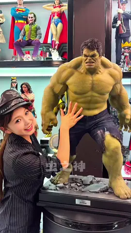 Marvel Avengers Hulk 1/3 Scale Statue by Queen Studios. ---------------------------------- #Hulk #BruceBanner #GammaRadiation #QueenStudios #Avengers 