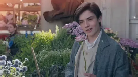 — hola pues te amo muchooooo me amas ok yo si . . . . . . . . . . . . . . . #enolaholmes #tewkesbury #pareja #louispartridge #milliebobbybrown  Enola Holmes Edit Enola Holmes 3 Enola Holmes 2 Tráiler Dedicar Amor Enola and Tewskbury Edit Sherlock Holmes @len 