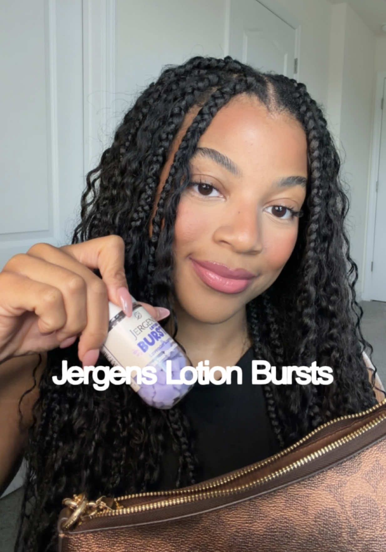 #JergensPartner @JergensUS Lotion Bursts are my new on-the-go essential. I love how fun the shape is and how easy it is to use anytime. Grab yours now at Walmart! #skin #skincareroutine #lotion #skincare 