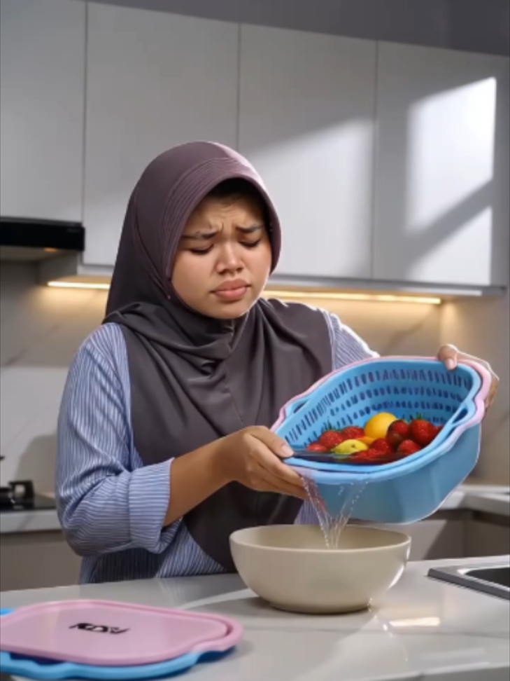 Satu bekas, banyak kegunaan. Sesuai untuk cuci sayur, buah, mi, ikan dan banyak lagi. Memang wajib ada di dapur! 🤍 #tiktokshopmalaysia #fyp #fypmalaysia #barangrumah #dapurviral #organizerdapur #iburumah #kakak #racuntiktokshopmurah #kitchenessentials #homedecor #barangmurah #viralmy #dapurcantik #tiktokaffiliate