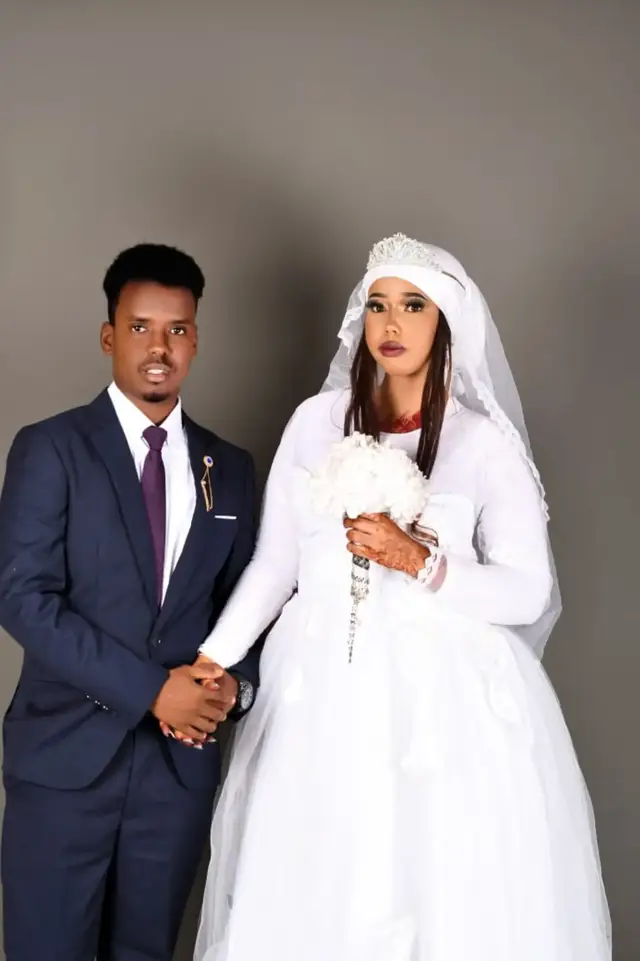 bismillaah uguhorayn waxaan umahad celinayaa allaah subxaanahu watacaalaa noosuurto galiyey yagleelida reerka aan wada yagleelnay ani iyo marwadayda qiimaha badan ee zawtha mohamed khaalid.  intaas kagadaal waxaa si xushmadleh ugu mahadcelinayaa dhammaan waalid iyo walaal reer uurjire rag iyo dumar hablo iyo wiilal runtii waxaad iimijiseen garab istaag aanan qiimihiisa sookoobi karin beerka idinka ogsooni.