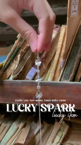 Em lắc tay 3 charm cỏ bốn lá nhẹ nhàng nhưng vẫn nổi bật😉🍀 #Helino #tiktokshop77 #jewerly #trangsucbac #fyp #trangsucnutinh #viral #xh #Summer #trangsuc #hp #925 #quatang #giftbox #luckyclover #cobonla 