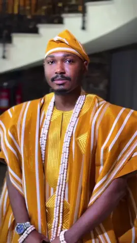 Pour faire un agbada 3 pièces comme celui-là, il vous faut 8m et demi de pagne tissé.  Avec brillance, 75k et 62.5k sans brillance. #agbada #pagnetissé #asooke #pagneafricain #tenueafricaine 
