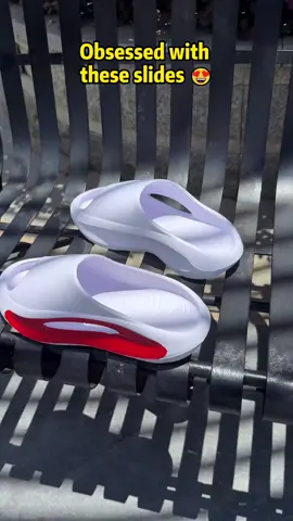 Slide Into Style & Comfort!😎👇🏻 #Slippers #comfortableshoes #trendy #tiktokshop #dealsforyoudays 