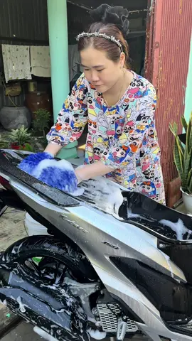 Rửa xe nhanh sạch nhờ cái bao tay này#baotayruaxe #gangtaysanho #gangtayruaxe 