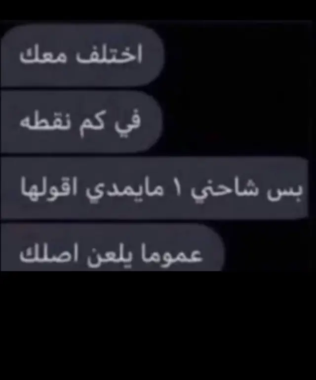 يعد برج المملكة واحدا من أبرز المعالم المعمارية في الرياض، ورمزاً حديثاً يعكس تطور المملكة العربية السعودية ونهضتها العمرانية. منذ افتتاحه، أصبح البرج وجهة رئيسية للسكان والزوار، ليس فقط لارتفاعه المميز، بل أيضاً لما يقدمه من مرافق متنوعة وتجربة فريدة. تم افتتاح برج المملكة عام 2002، وهو مشروع تابع لشركة المملكة القابضة التي يملكها الأمير الوليد بن طلال. يبلغ ارتفاع البرج حوالي 302 متر، ويتكون من 99 طابقاً، ما جعله لفترة طويلة أحد أطول المباني في الشرق الأوسط. تصميمه الفريد الذي يشبه فتحة القوس في أعلاه يميزه عن بقية ناطحات السحاب، وقد صمم ليكون تحفة معمارية تجمع بين الحداثة والهوية المحلية. يضم البرج مجموعة واسعة من المرافق، منها مكاتب إدارية، وشقق سكنية فاخرة، بالإضافة إلى فندق فورسيزونز الرياض الذي يعد من أفخم الفنادق في المدينة. كما يحتوي على مركز تسوق ضخم يعرف باسم مملكة مول، ويضم العديد من العلامات التجارية العالمية والمطاعم الراقية. من أبرز معالم البرج “جسر المشاهدة” الموجود في أعلاه، والذي يوفر إطلالة بانورامية مذهلة على مدينة الرياض. هذا الجسر يجذب الزوار الذين يرغبون في مشاهدة المدينة من ارتفاع شاهق والتقاط صور مميزة، خصوصاً في أوقات الغروب والليل حيث تتلألأ أضواء المدينة. يمثل برج المملكة أكثر من مجرد مبنى مرتفع؛ فهو رمز للتقدم الاقتصادي والطموح الحضري في المملكة. كما أصبح جزءاً من هوية الرياض الحديثة، ووجهة سياحية وثقافية تعكس تطور المدينة
