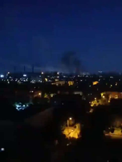Еще одно эффектное видео вчерашнего ракетно-дронового удара ВС РФ по целям в Киеве. #Украин #СВО #АрмияРоссии #Россия #работайтебратья #Победароссия #Киев #РФ #Видео #Взрыв #Ракеты #Дрон