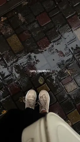 the weather i’m always craving #rain #rainyday #cozy #autumn #storm 