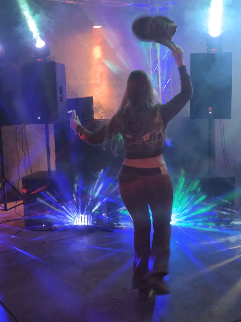 Lasers and fog machines pull me in like a magnet 🧲 🎆 #dancing #dj #lasers #danceclub 