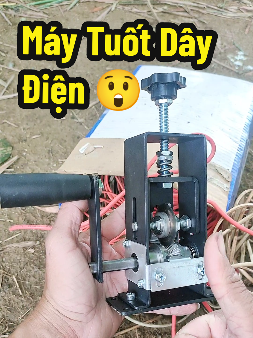 Máy tuốt dây điện đồng nhôm phế liệu, Máy tuốt dây điện để bàn,, máy tuốt dây cầm tay, máy tách dây đồng cầm tay, máy tách dây điện lấy đồng 1-25mm dụng cụ tháo cáp di động bằng tay, Dụng Cụ Tuốt Dây Điện 1-25mm, Máy Tuốt Cáp Thủ Công, Dùng Tay Quay Hoặc Khoan ạ 😃🤳 #sontinhvideo #review #tiktokshop77 #maytuotdaydien #maytuotdaydienphelieu 