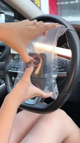 ¡Nunca más Kabelchaos im Auto! 🚗✨ Con este soporte inteligente Auto-Handy con función de carga inalámbrica, su teléfono inteligente permanece seguro y se carga al mismo tiempo. La función de sujeción automática se abre y se cierra por contacto - simplemente se conecta y se suelta. Gracias a la rotación de 360° siempre tienes el ángulo de visión perfecto. Stylisches RGB-Licht asegura además un moderno Highlight en tu vehículo. 👉 ¡Ordene ahora y mejore su experiencia de conducción! 📲 #AutoZubehör #Handyhalterung #WirlessCharging #Schnellcarga #RGBLicht