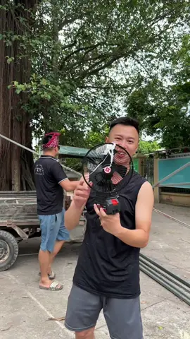 Quạt tích điện gió mạnh dùng được thời gian dài