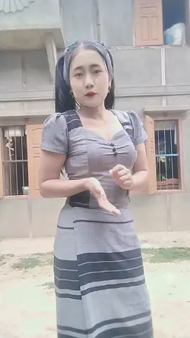 #စကားပြောတော့ဝဲဝဲပါရေလာခပ်တဲ့ကောင်မလေး 