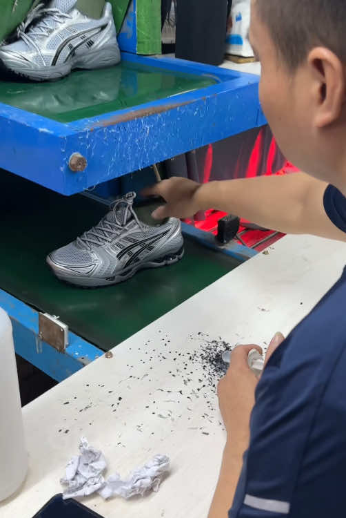 Working #shoes #asics #factory #wholesale #fyp 