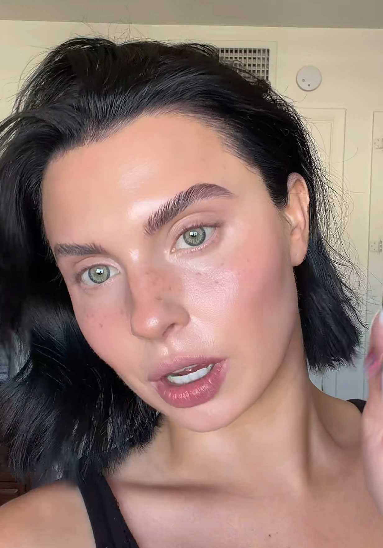 Quite literally the easiest faux freckles! #tiktokshopcreatorpicks #fauxfreckles #fakefreckles #fakefreckletutorial #fauxfreckletutorial 