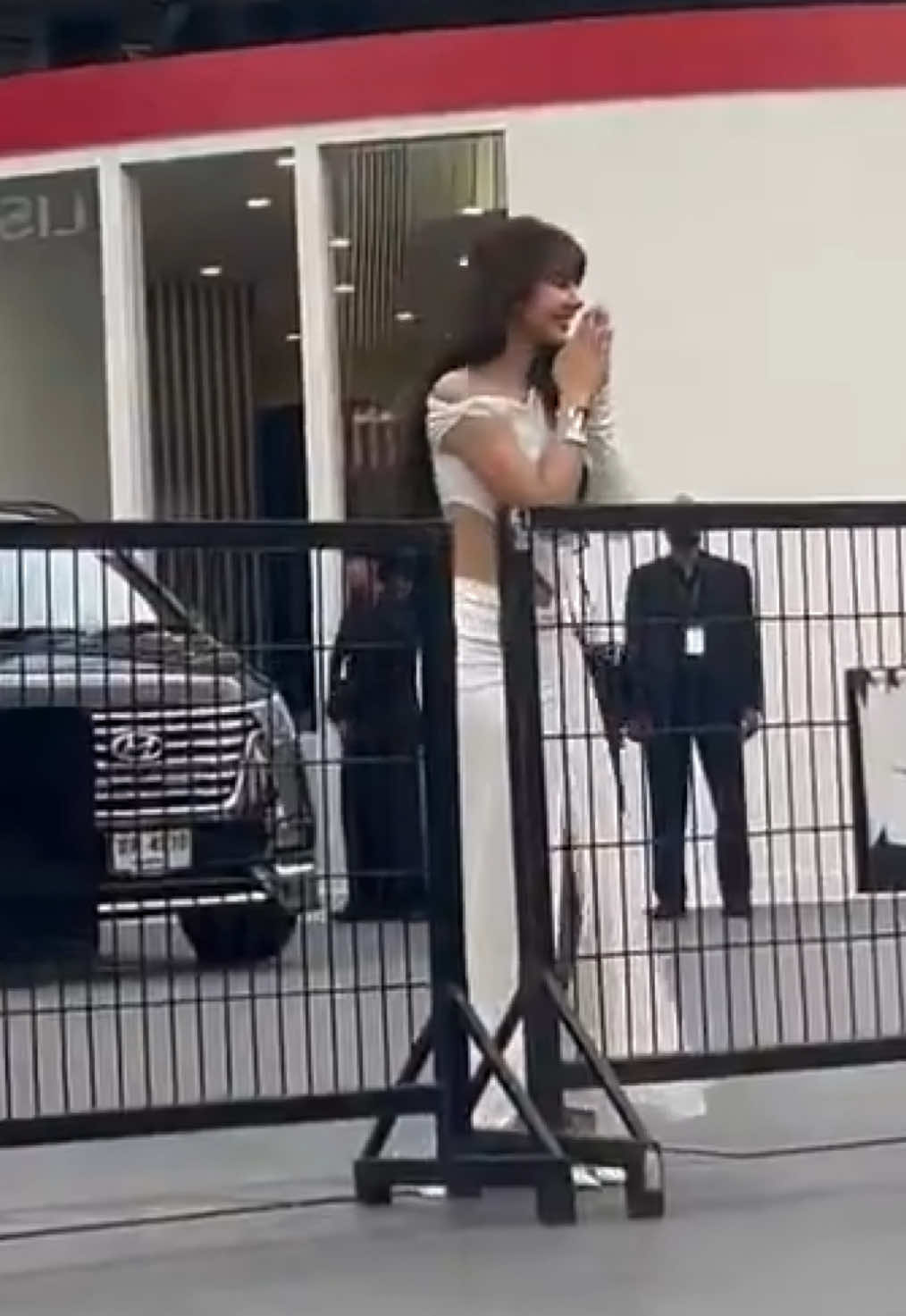 She is so cute 🥰 #LISA #LALISA #LISAwithULTIMUNE #LISAxSHISEIDO #LLOUD 