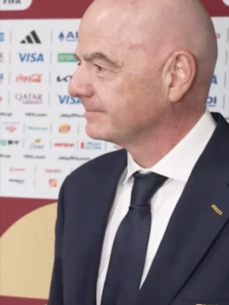 Exklusiv: FIFA-Präsident Gianni Infantino im grossen Interview. Die Sechzehntelfinals sind durch, die Achtelfinals stehen an. Zeit für einen ersten Rückblick. Und Infantino ist sichtlich zufrieden mit dem bisherigen Verlauf der Weltmeisterschaft.