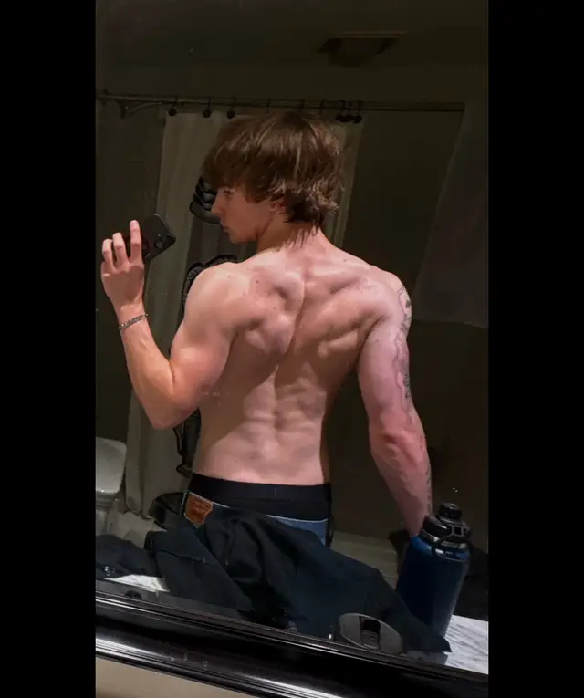 @Ivey teach me how to take back picks g #fyp #backmuscles #GymTok #gymmotivation 