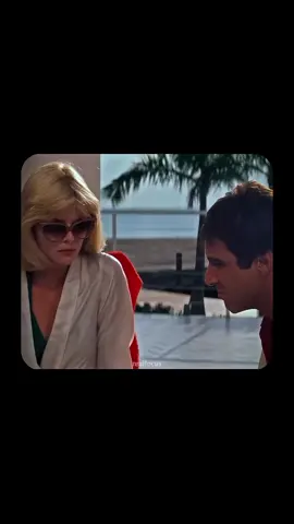 Hay una escena en Scarface donde Tony Montana está frente a Elvira, la mujer que tanto quiso tener. Lo tenía todo: dinero, poder, respeto… pero ya no tenía paz. Esa escena recuerda una verdad incómoda: encontrar a la persona correcta no sirve de nada si te conviertes en la persona equivocada. El amor no sobrevive al ego, a la obsesión ni a la falta de presencia. Las relaciones no se destruyen de un día para otro; se desgastan cuando dejas de cuidar a quien tienes al lado. Trabaja por tus sueños, pero no sacrifiques aquello que hará que valga la pena alcanzarlos.
