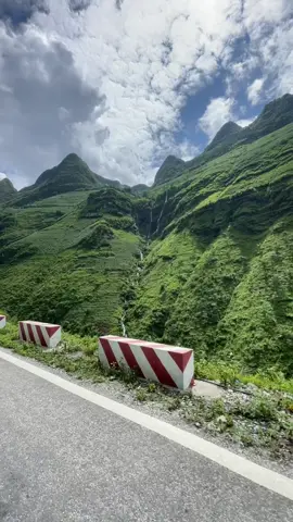 Ai mang cơn gió đến lay nhành hoa rồi đưa đi đâu đó nơi phương trời xa. #dulichhagiang #hdvbandia #hagiangloop #tour🏍️ 