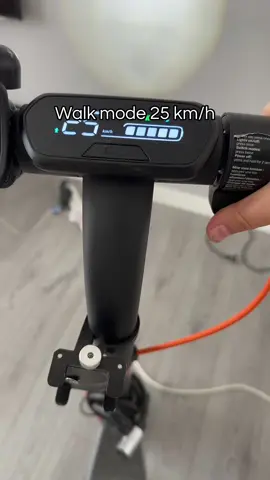 Walk mode 25 km/h#rain #🛴 #3brother #belgium 