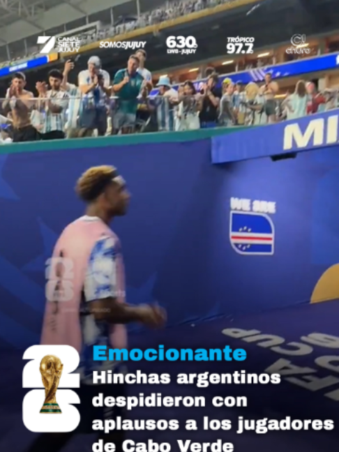 👏 Tras el partido, los hinchas argentinos despidieron con un cálido aplauso a los jugadores de Cabo Verde, reconociendo el enorme esfuerzo y la histórica actuación que realizaron en el Mundial 2026 ⚽ El fútbol también se vive con respeto y admiración Video: TyC Sports #CaboVerde #hinchadaargentina #selecciónargentina #Mundial