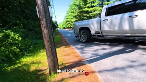 handheld action camera 🐐🐐🐐🐐  - Go scoop yours up with a nice lil discount going on right now. (it’s definitely worth it)  - - - @bippumedia the 🐐 @hankey.song @insta360_usa  Filmed/edited @tommy.shot.it  Truck @Whitney 💅🏼  - #trucks #s400 #insta360 #acepro2 #videography