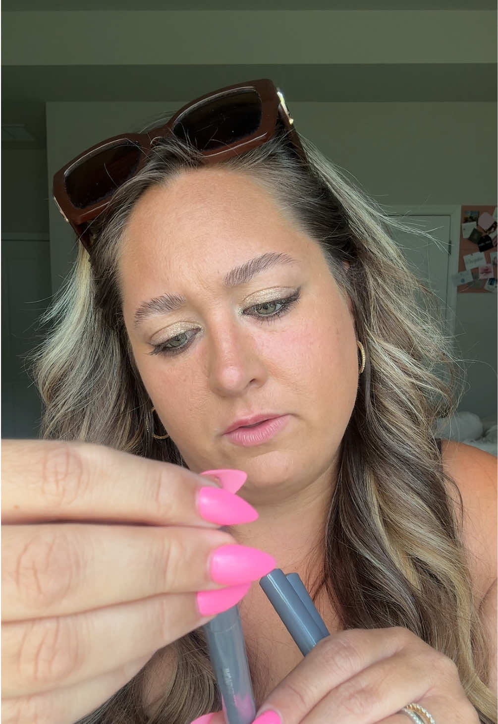 Quick, easy, and looks SO beautiful on!! Eyeshadow sticks are my go to especially being a busy mom! #eyeshadowstick #eyeshadowsticks #easyeyeshadow #simpleeyemakeup #wonderskin 
