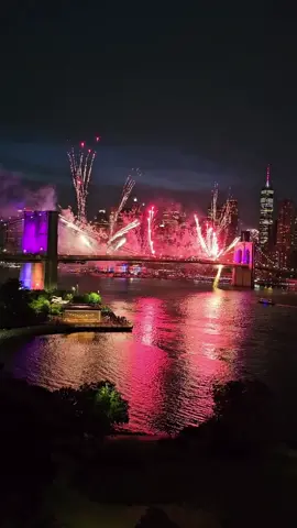 Le feu d’artifice tirer du Brooklyn bridge pour les 250 ans des états unis ! 🗽#newyorkcity #american250thbirthday #pourtoiii 