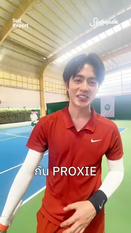 เมื่อ ”ดนตรี“ และ ”เทนนิส“ มาเจอกัน ความสนุกเลยคูณสอง! 🎾 รีแคปโมเมนต์งาน Spotify Courtside: Soundtrack & Serve ที่ได้หนุ่ม กัน PROXIE และวง LE7EL มาเสิร์ฟลูกเทนนิสพร้อมความสดใส ในงานนอกจากจะมีดีเจมาเปิดเพลงบีตมันส์ๆ ข้างสนามแล้ว บรรดาศิลปินยังได้ร่วมสนุกกับกีฬาเทนนิสและมินิเกมต่างๆ ซึ่ง กัน PROXIE ได้เผยความรู้สึกว่า ”สนุกมาก ดีใจที่ได้มาเจอพี่ๆ น้องๆ และเพื่อนๆ ในวงการเทนนิสคลับ“ ขณะที่วง LE7EL เสริมว่า ”ดีใจและรู้สึกเป็นเกียรติมาก งานนี้มีครบทุกรสชาติ ทั้งมันส์ ทั้งฮา ทั้งสดใส“  ถือเป็นกิจกรรมที่ผสมผสานไลฟ์สไตล์ทางดนตรีและกีฬาเข้าด้วยกันได้อย่างลงตัว ใครอยากสัมผัสบรรยากาศความสนุกและเสียงเพลงข้างสนามแบบนี้ ไปติดตามเพลย์ลิสต์สุดชิคกันต่อได้ที่ Spotify เลยนะทุกคน @spotifyth #spotifyth #spotifycourtside #PROXIEth #LE7EL_Official 🎬 VDO : Nicha P.