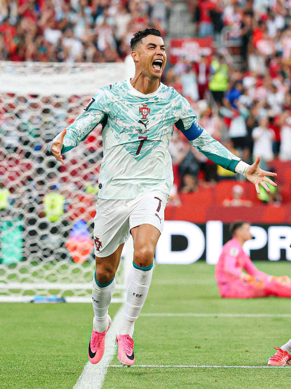 Kimmich  🗣️: Không một cầu thủ nào của Đức đủ can đảm để bước lên chấm đá phạt. Họ sợ hãi việc trở thành kẻ thất bại hơn là đất nước của mình bị loại.  Tôi ước họ có được tinh thần bản lĩnh của Ronaldo. Thì có thể chúng tôi đã không bị loại... #cristianoronaldo #kimmich #worldcup 
