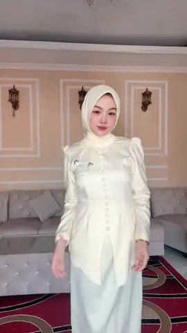 Join livenya sekarang jugaa 😍#ootdkondangan #kurungmelayu #fyppppppppppppppppppppppp 