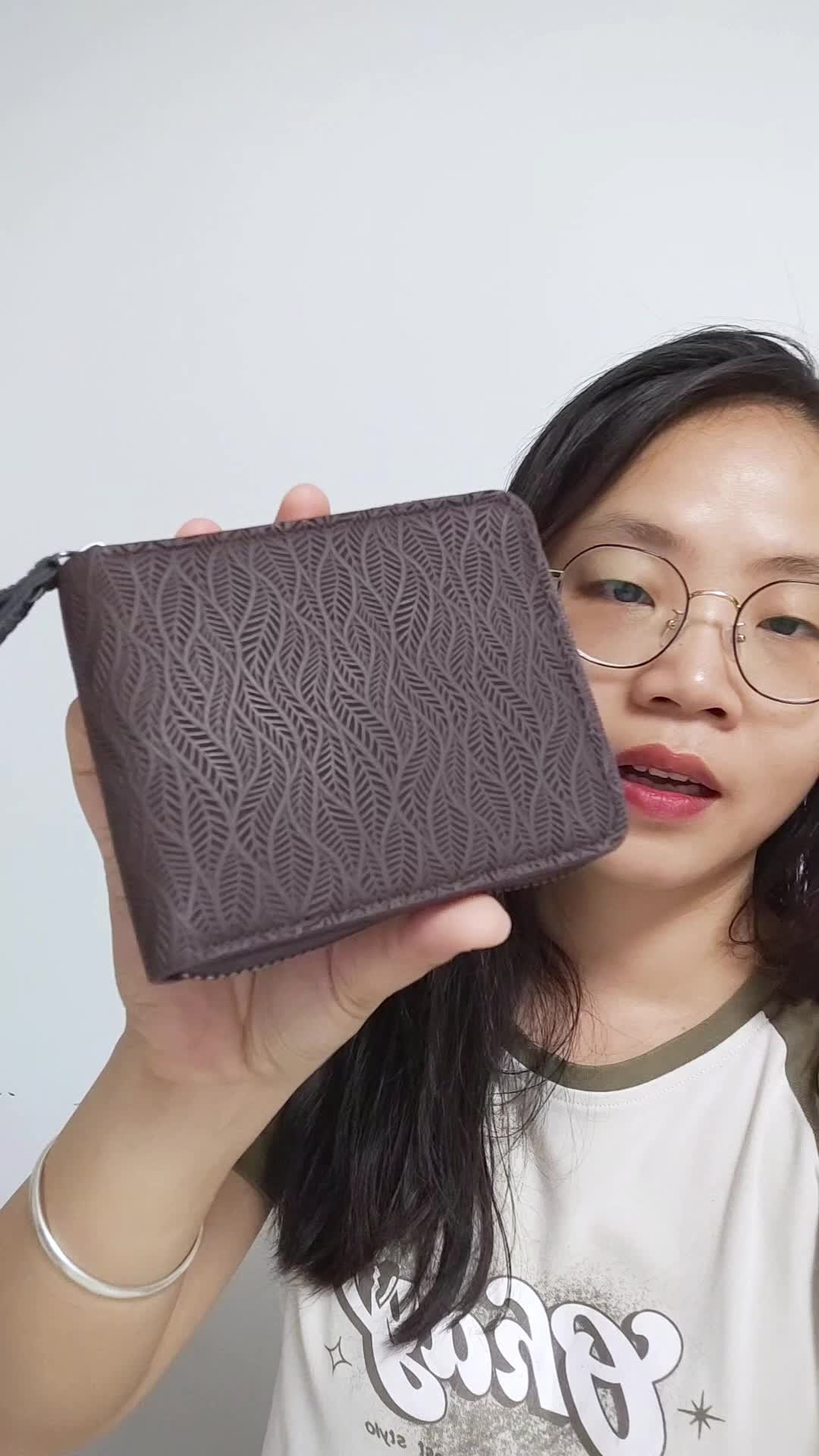 Men's Short Multifunctional Durable PU Leather Wallet with Multiple Card Slots, Fashion Vintage Wallets PU Material Zipper Bag, Casual Daily Use Coin Purse #faradaybag #moda2026 #minibag #bolso #pinkbags #pink #WorldCup #FIFA #passport #affordablefashion #bolsopequeño #bolsodesignervintage #bolsotrabajo #maillardbag #tote #bolsovintage #bags #minibagtrend2026 #fashionbag #ootdaccessories #cuteminibag #bagcharm #winterbagstyle #handbags #bagsoftiktok #workbag #commuterbag #spaciousbag #laptopbag #officeessentials #fathersdaystylegiftsfordadmensfashionmenshoes #uniquedesignerbags #bestcrossbodybagfortravel #mensbag #versatilecrossbodybag #handbagessentials #womenwallet #handbagwall #stylishbag #uniquecrossbodybag #makeupbags #3in1purse #walletformen #blackpurse #womenbag #waterproofmultipocketfashionbag #purseobsessed #woman #lady #TikTokrecommendations #kisslockbag #Frecciad'oro #Ms #Party #Father #Mother #Father'sDay #Mother'sDay