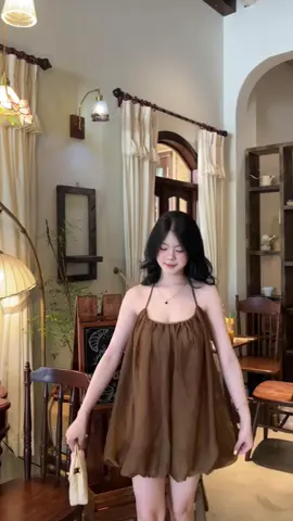 Anh thì nhìn xa trông rộng, em thì nhìn gần trông xinh 🙂‍↔️