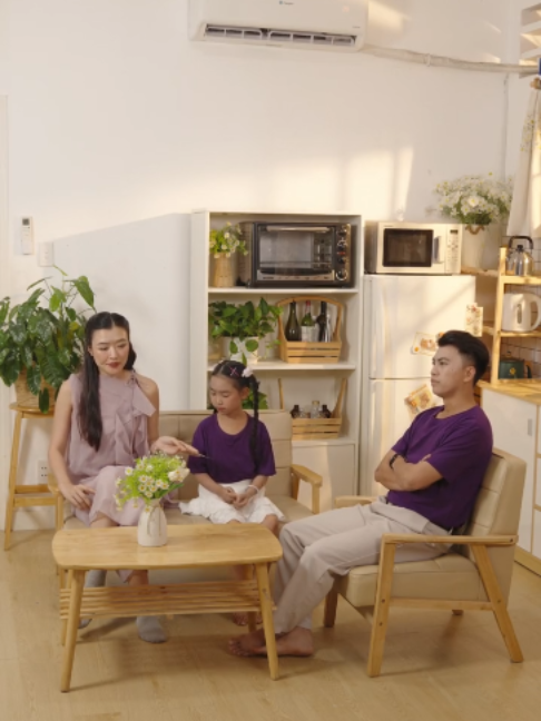 Một lớp phủ socola béo thơm, lớp kem mịn mượt cùng hạt giòn tan khiến ai cũng khó lòng từ chối. Đôi khi, chỉ cần cùng nhau cắn một miếng kem là mọi khoảng cách cũng tan chảy. 💛 **Aice – ngon hơn khi ăn cùng người mình thương.** #Aice #AiceVietnam #Aicesanmatrungxe2026