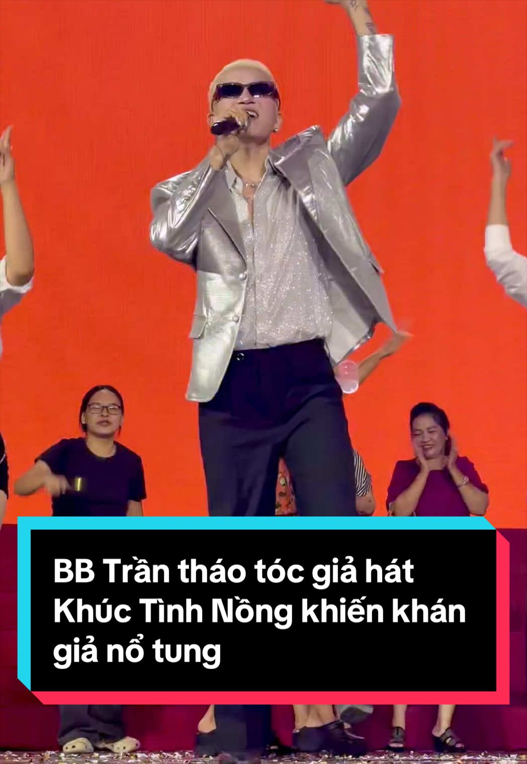 BB Trần tháo tóc giả hát Khúc Tình Nồng khiến khán giả nổ tung #bbtran #shopee #shopeecookingshow 