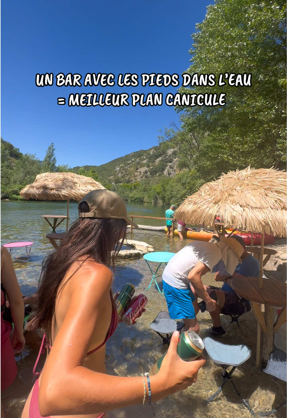 à st Guilhem le désert, t’as un parcours canoë de 14km, il t’emmène à un bar avec les pieds dans l’eau : le canobar ! (dinguerie) 💃🏼 Ça se passe à Canoë Borg TOUT L’ÉTÉ 🥵 abonne toi pour plus de bon plans ! ☀️ #activite #canicule #barinsolite #canoe 