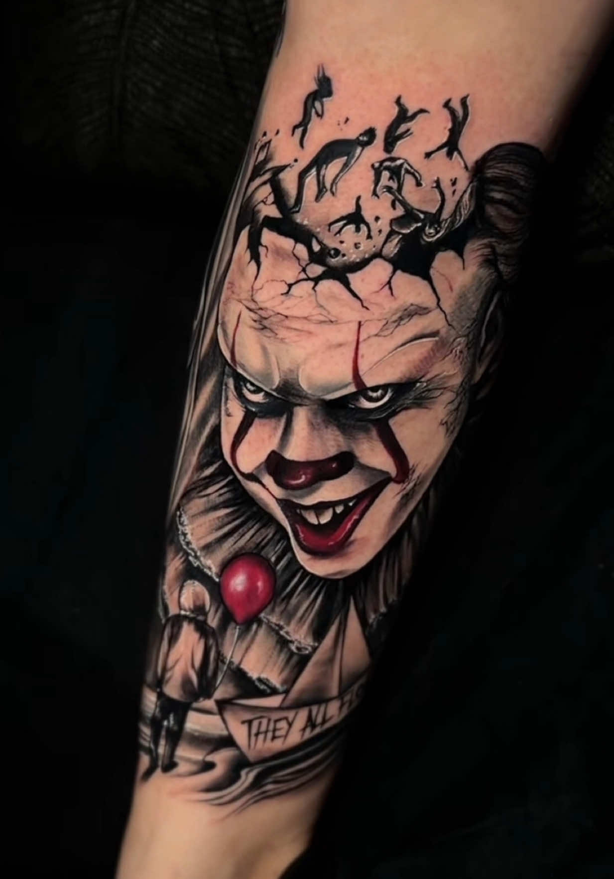 Pennywise tattoo 🖤 1 session • 2 hours • $600 GhostFace completely healed 👻 was 1h 40min $500 Booking August and September ❌NO DM  ✅lunastattoos@gmail.com ✅lunastattoos.com I don’t ask you for deposits through DM! Be careful ❗️  #stpetetattoo #stpetetattooartist #horrortattoo #pennywise 