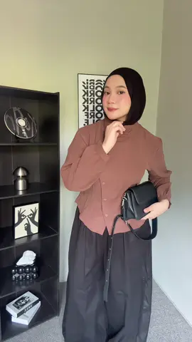 sukaaa banget sama sienna top nya @Bling It On yang warna cocoa ini😍🫶🏻