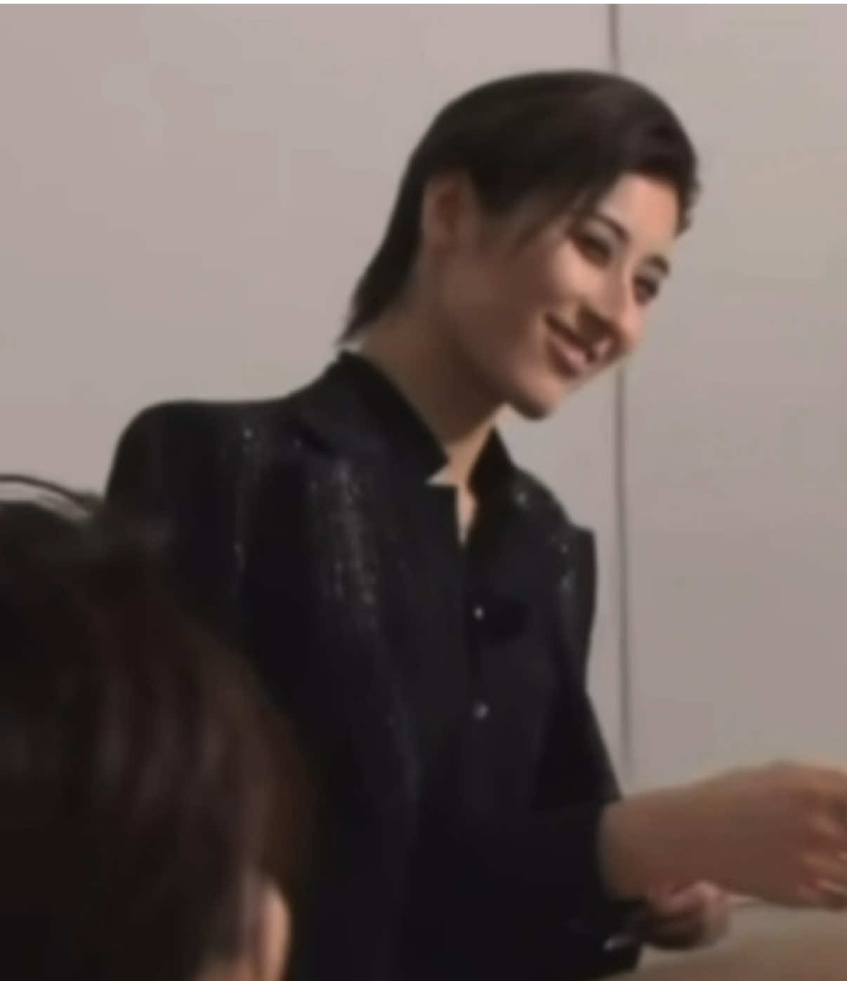 かっこよくババ抜きする対決で圧倒的にマイティーが1位でしょこれはもう。 #水美舞斗 #マイティー #宝塚歌劇団 #花組 #宙組 