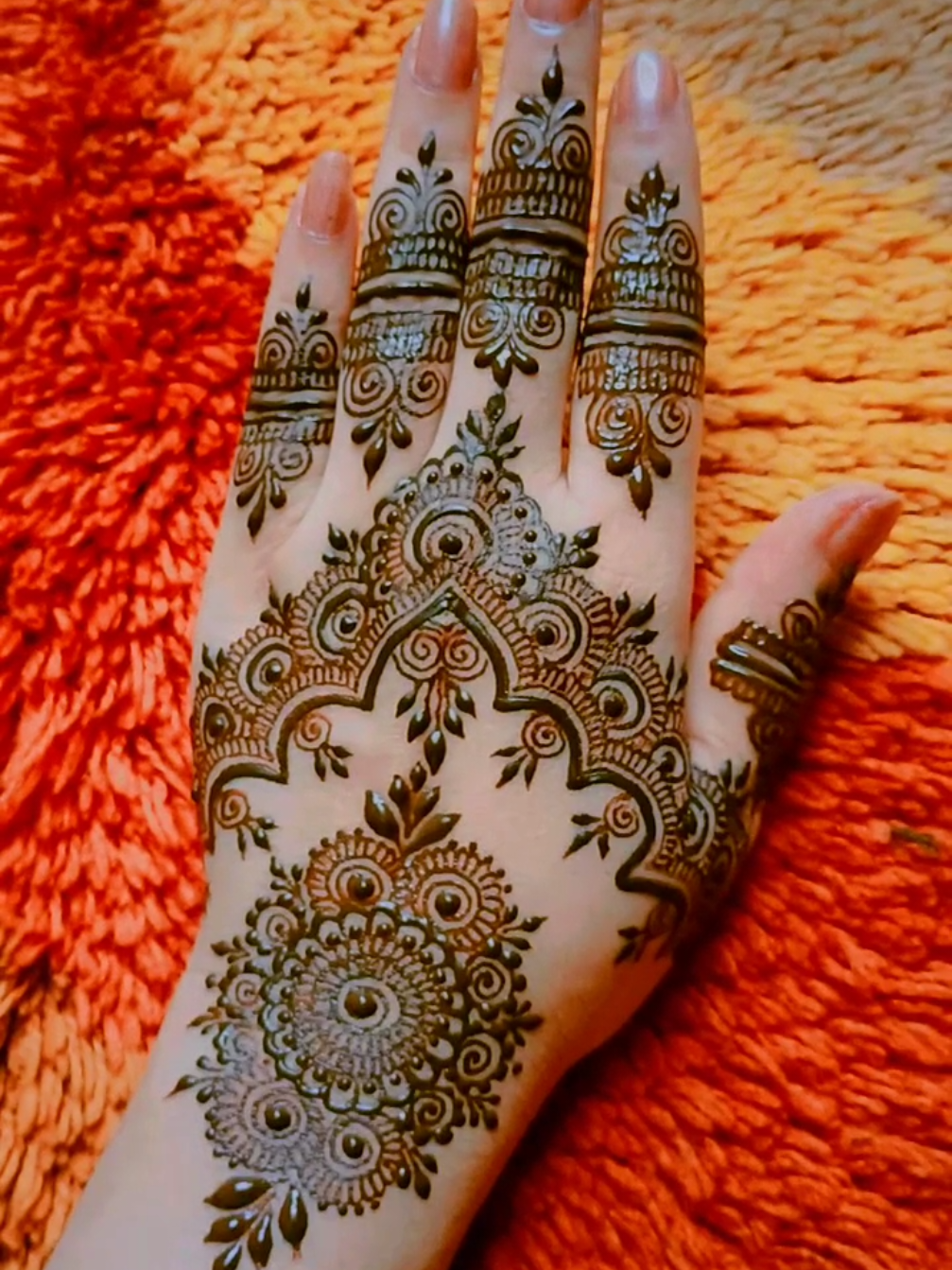 Simple & Beautiful Mehndi Design That Everyone Loves ❤️ 🔥 Most Viral Mehndi Design . #MehndiDesign #HennaArt #MehndiLovers #ArabicMehndi #BridalMehndi
