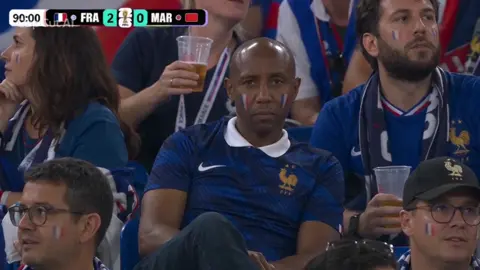 Essaie le modèle et apparaît dans les tribunes de la coupe du monde. #CapCut #CapcutPioneer #PioneerTemplate #wordcup #trend 