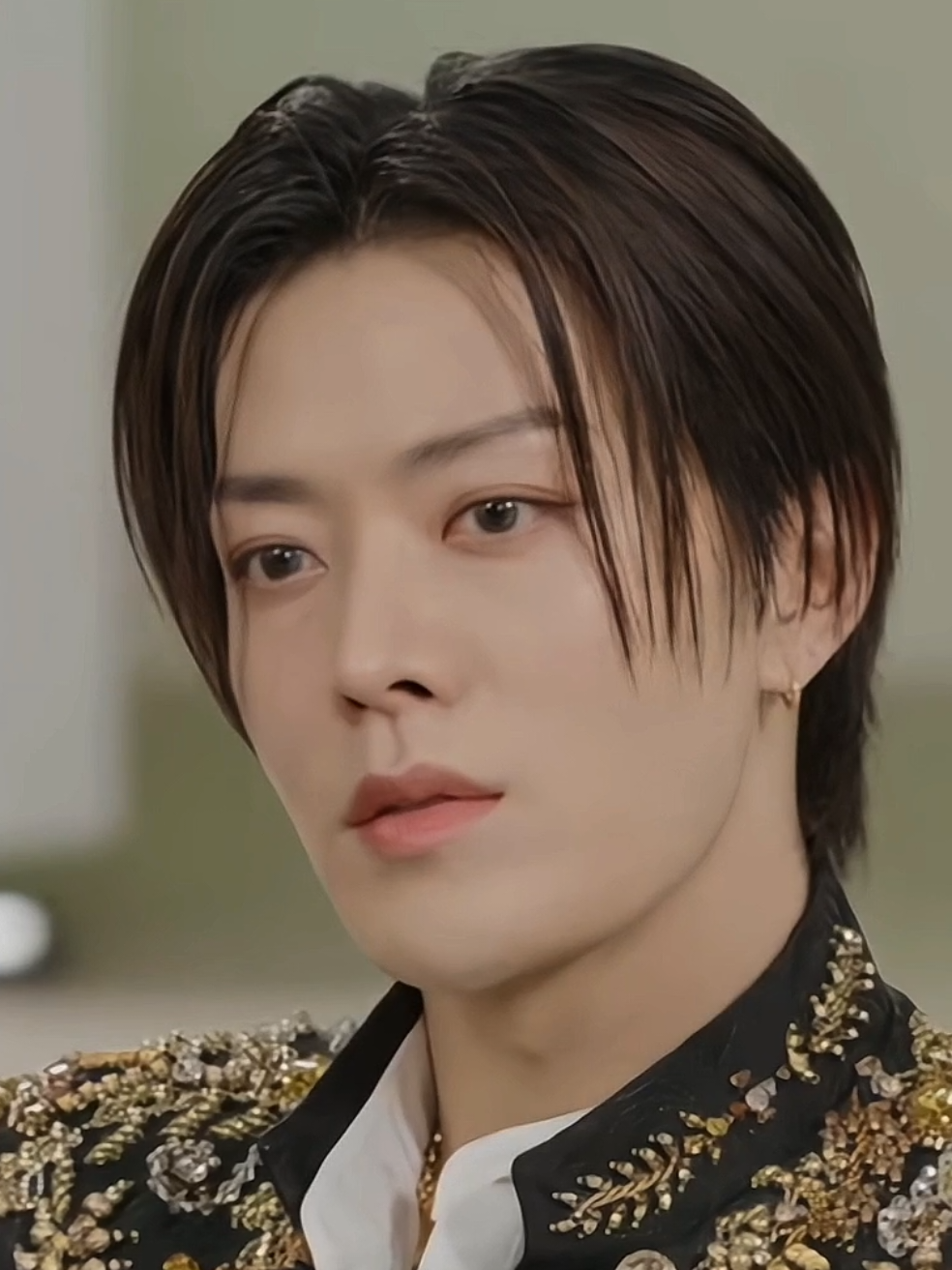 sepanjang nonton salfok sama yuta terus 😍 welcome back yuta short dark hair 💍🧎🏻‍♀️ #yuta #nakamotoyuta #nct127 