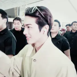 keonho’s latest vs first airport look he’s always been surrounded by paparazzi!! #keonho #keonhoedit #cortisedit #kpop #cortis  cortis new vlog cortis airport Keonho airport paparazzi 