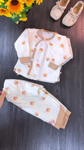 Dài tay cúc chéo cho bé mặc mùa mưa ạ #xuhuongtiktok #bodaitaydieuhoa #TikTokBeautyFestVN 