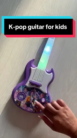 My kid can’t get enough of this guitar #kidstoys #kpoptoys #kidstoys #kpopfan #tiktokmademebuylt 