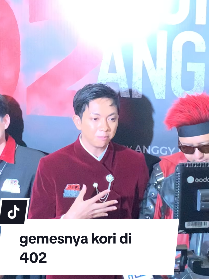 keseruan babang @sptrakori_ di gala premiere kemaren.. gumush bgt ga sih kalian para #korizen .. nonton bareng yuks buat mantengin acting bang kori di #402rumahsakitangkerkorea #sptrakori_ #filmhoror #wajibnonton 